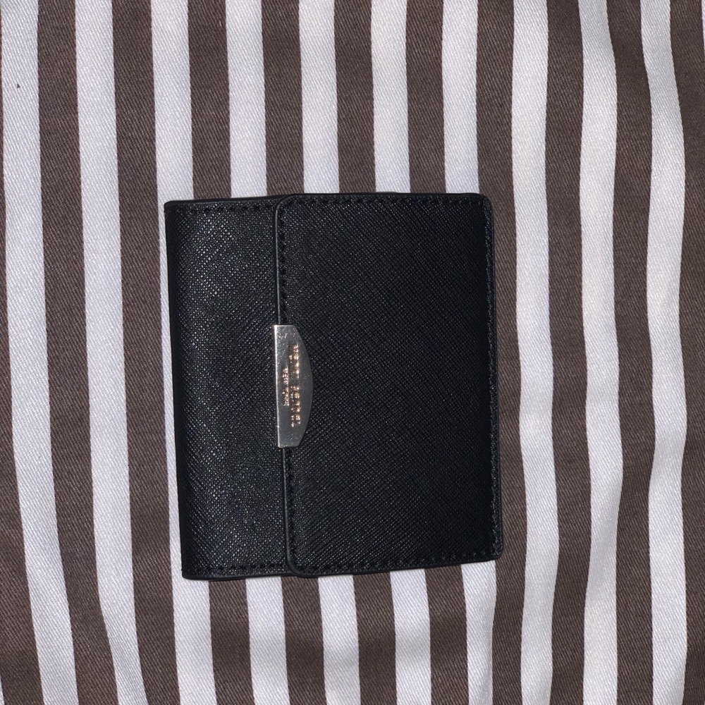 ⭐️BNWT Henri Bendel Mini Wallet⭐️